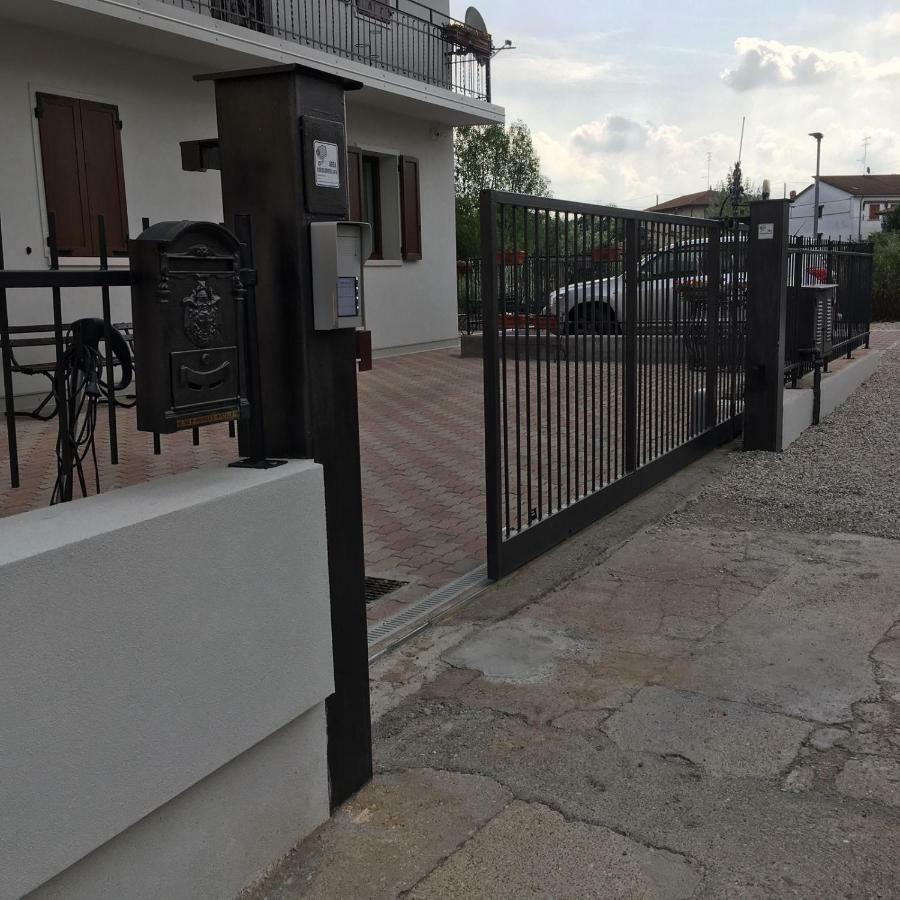 Sg Rooms - Casa Laura Peschiera del Garda Exterior foto